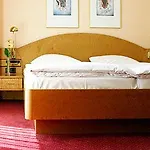 Hotel Kurfuerstendamm Am Adenauerplatz Berlin