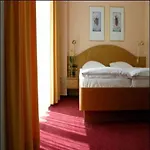 Hotel Kurfuerstendamm Am Adenauerplatz 3*