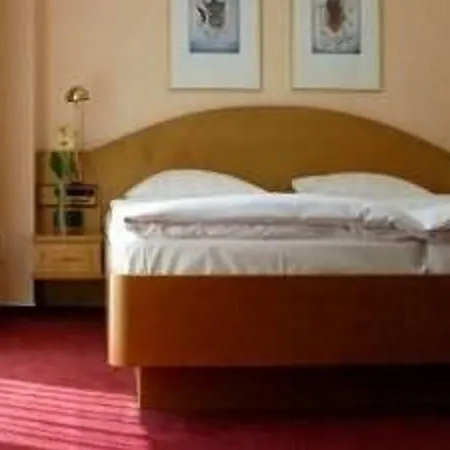 Hotell Kurfuerstendamm Am Adenauerplatz 3*