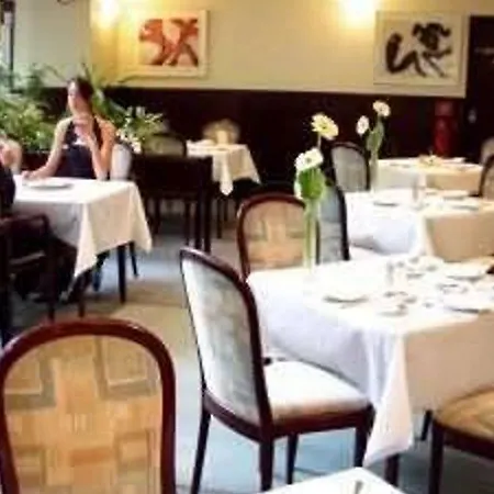 Hotell Kurfuerstendamm Am Adenauerplatz
