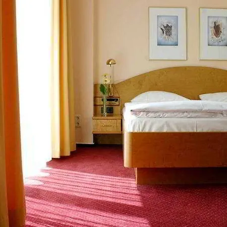 Kurfuerstendamm Am Adenauerplatz 3* Berlino