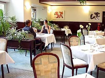 Kurfuerstendamm Am Adenauerplatz 3* ベルリン